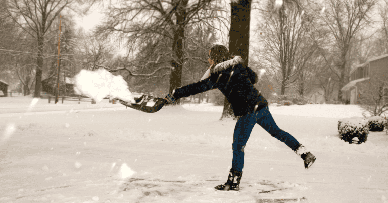 25 Clever Ways to Make Extra Cash in the Winter